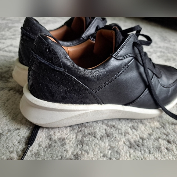 CLARKS Un Rio Black Sprint Black Leather Lace up Sneaker size 8 - Picture 2 of 10
